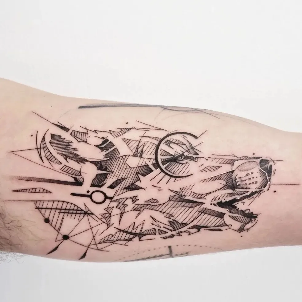 Tatouage artistique noir et gris par Vincent - Lemon Tattoo Castelnau-le-Lez