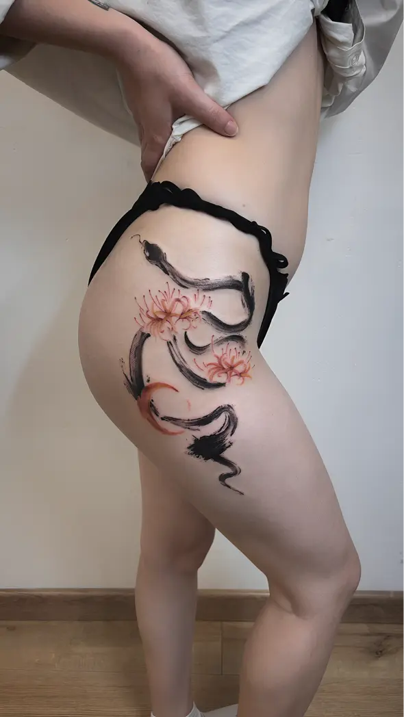 Tatouage fleurs japonaises par Alexandra - Lemon Tattoo Castelnau-le-Lez