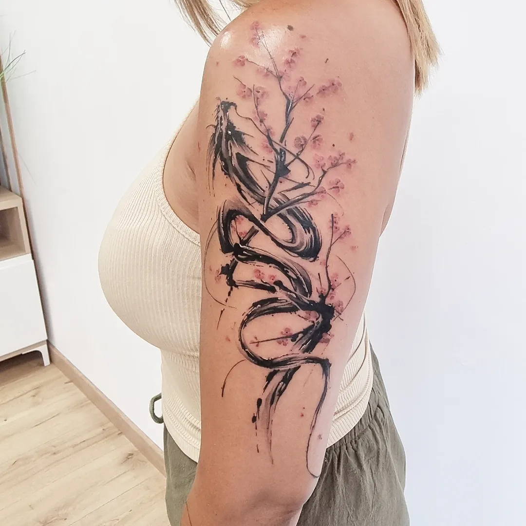 Tatouage sophistiqué stylé par Vincent - Lemon Tattoo Castelnau-le-Lez